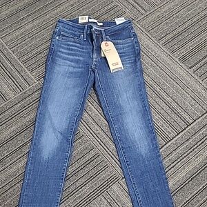 Levi 711 Skinny Jeans